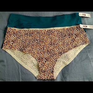 Bundle: 2 Victoria Secret Hip Huggers sizeM